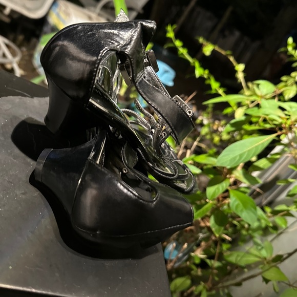 Nine West  7M Leather Strappy Low Heel Ankle Strap 2” Heel - Picture 2 of 5